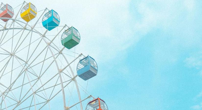 Rohant a mentőhelikopter! Két lány esett ki az óriáskerékből