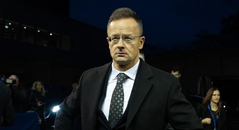 „Nevetséges, amit Ön mond, uram” – hanyag eleganciával oktatta Szijjártó a 444 és az RTL riporterét (VIDEÓ)