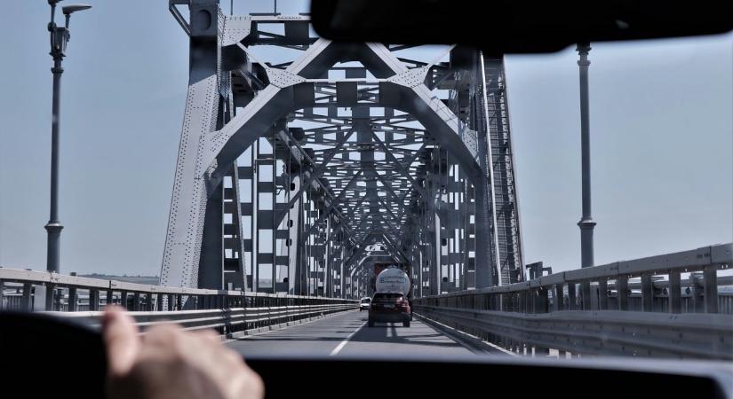 Holnap reggel teljesen lezárják a Duna egyik legfontosabb hídját, azonnal el kell végezni rajta a munkálatokat