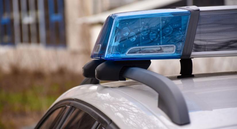 Félpályás útlezárás az M43-as autópályán, busz és kisbusz ütközött, több sérült is van