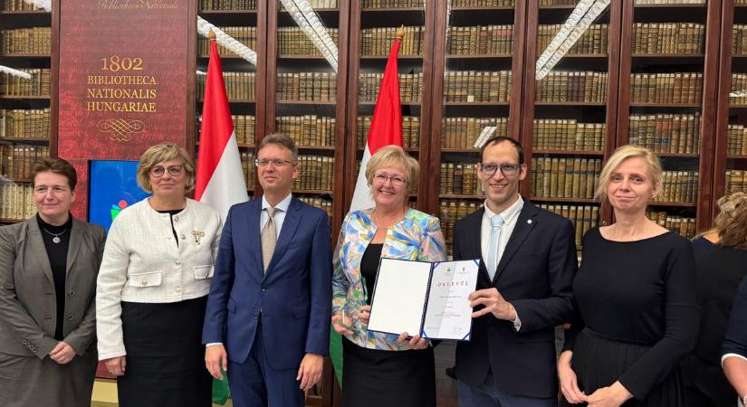 A digitalizáció úttörője az egri könyvtár - díjat is kaptak érte