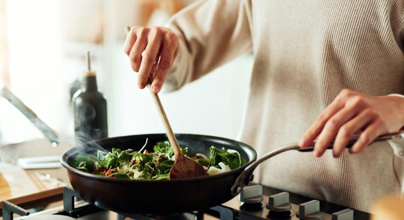 Családi dráma a konyhában – órákig főzött a feleség, a férje mégis másnak adta az ételt