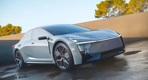 Toyota Corolla tanulmány a Tokioi Autószalonon