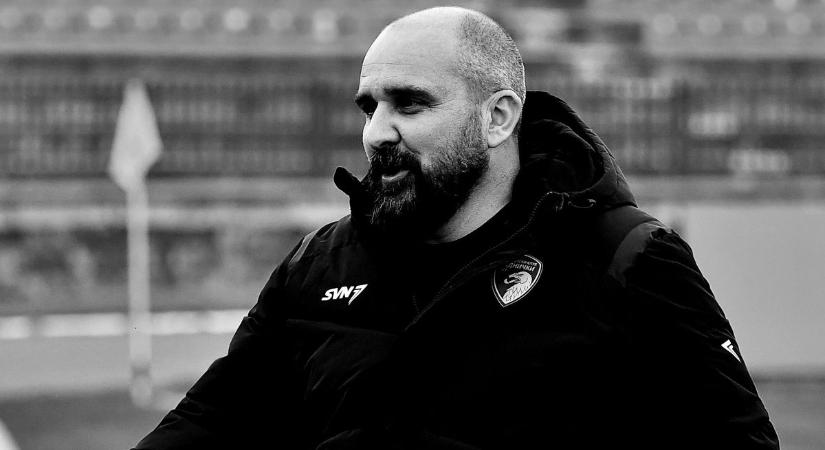 Tragédia Szerbiában: meccs közben rosszul lett és meghalt egy 44 éves futballedző