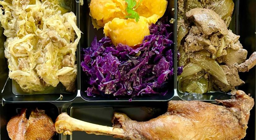 Erdei túra és madármegfigyelés után jólesik a libaburger – Libasokadalom a Hármashegyalján