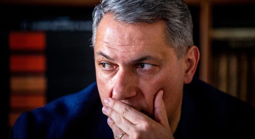 Bemutatjuk azt az osztrák családot, amely Magyar Péter szerint „kitartja” Lázár Jánost