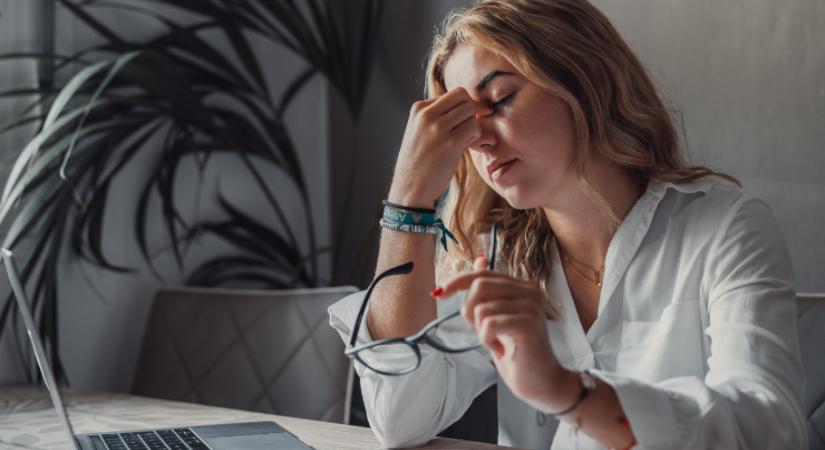 Itt a kimerültség alig ismert jele, ami szörnyű hatással lehet a személyiségedre