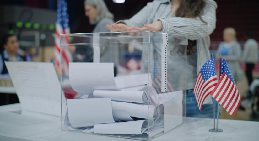 Urnához járulnak a választók New Yorkban, Virginiában és New Jersey-ben