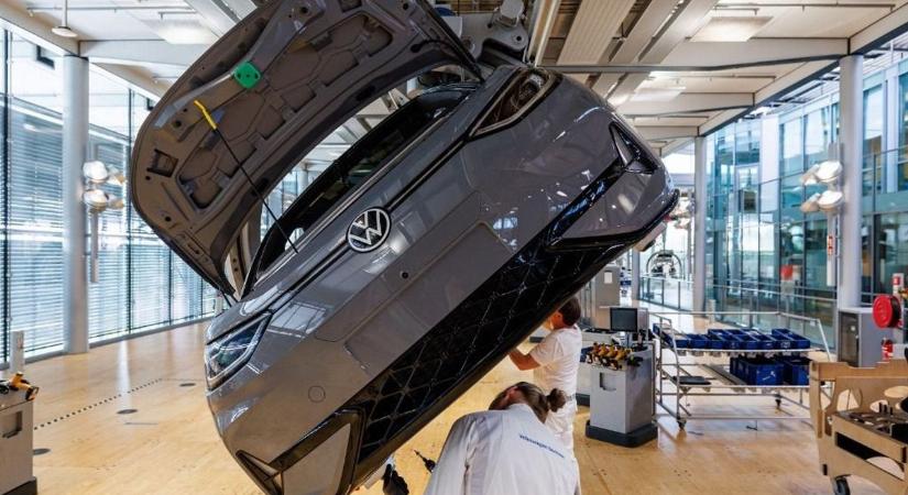 Megkezdődött: beütött az új válság, máris hazaküldik a legnagyobb német autóipari gyárakból a dolgozókat – a Nexperia-botrány lehet a végső csapás Európára