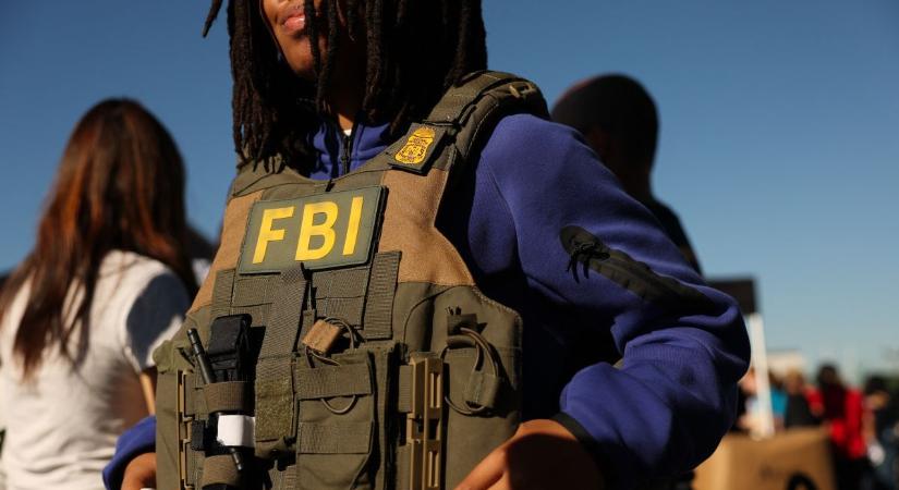 Trump bosszúja: sorra rúgják ki azokat az FBI-ügynököket, akik az amerikai elnök vesztére törtek