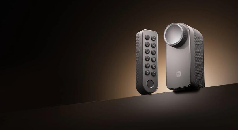 Itt a zár, ami saját magát szereli fel az ajtóra, utána kulccsal, ujjlenyomattal és mobillal is működik