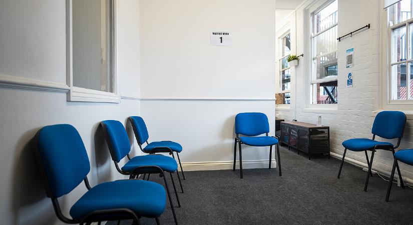 Nem bírná el a lakosság, ezért fékez az áremelésekkel a magánegészségügy