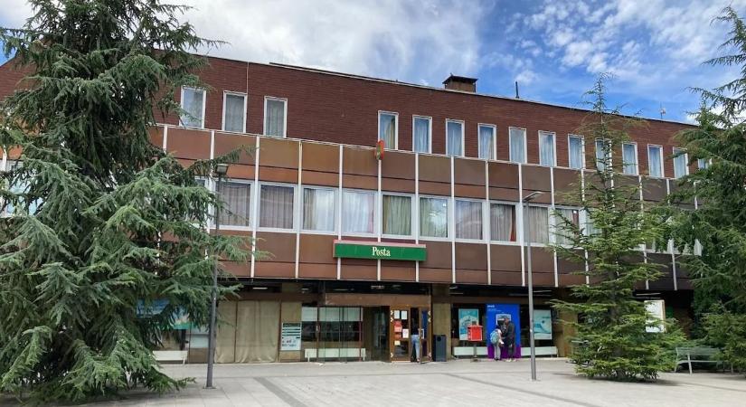 A múlt és a jövő találkozása: így születhetne újjá a veszprémi posta ( galéria)