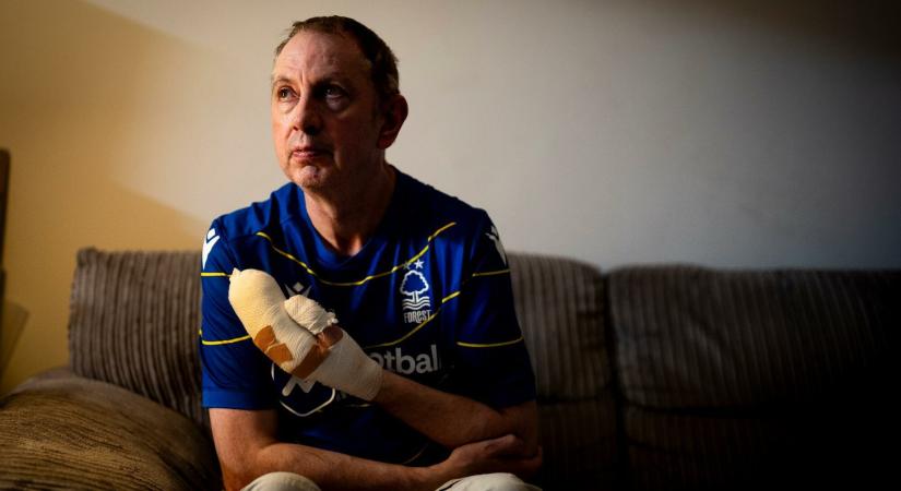 „Nem volt hová menekülni!” – Puszta kézzel állította meg a késes támadót a futballszurkoló