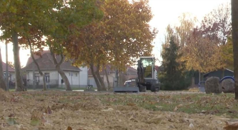 Az éjszakai dömperparti a tóban ért véget, olyat csobbant, hogy Hevesig hallatszott – videóval