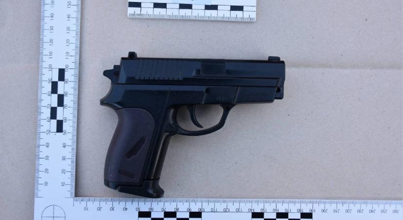 Játékpisztollyal fenyegetőzött egy hajdú-bihari férfi a kocsmában