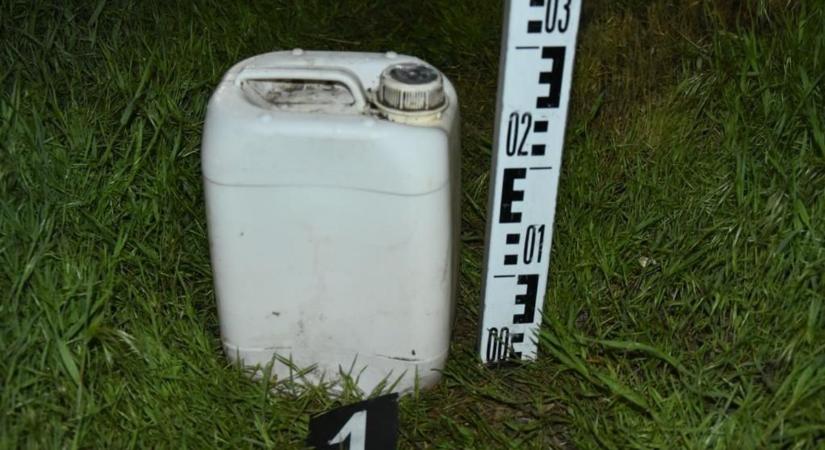 Gyilkosságra készült jóakarója ellen: benzinnel öntötte le a segítő idős asszonyt