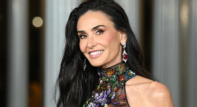 Pucérruhába bújt a 62 éves Demi Moore