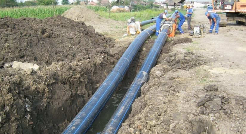 Illegális víz- és csatornahálózatot épített egy hazai férfi – Négy évig szedte be a havi díjat