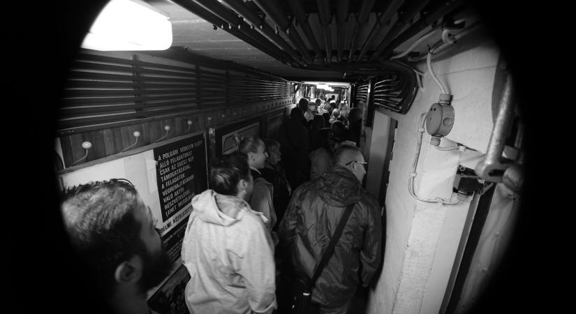 Repülő Tárlat – bemutató a tényői bunkerben