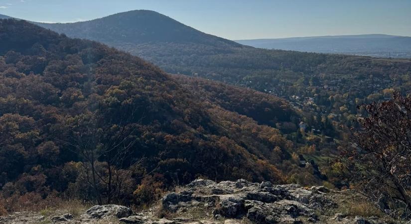 Kőbe zárt idő és messzire nyíló kilátás: túra az Oszoly-csúcsra