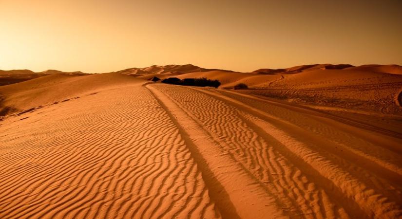 Jég fedte be a szaharai homokdűnéket