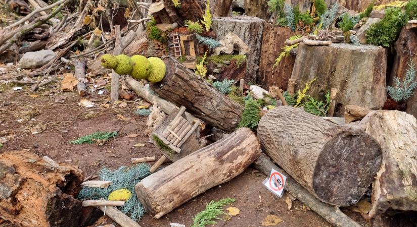 Sejti Manófalva alkotója, kik rombolták le a művét