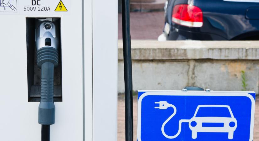 Megugrott az e-töltők száma Magyarországon, de a túlsúly maradt