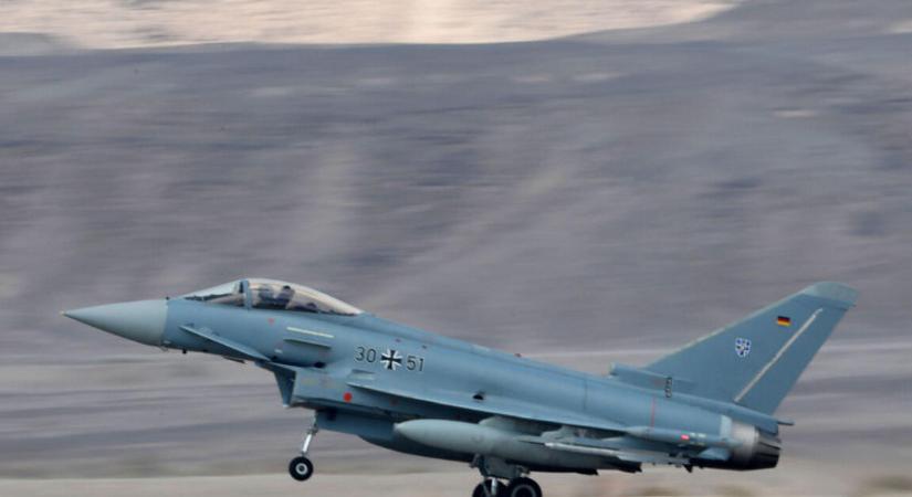 A globális katonai kiadások elérték a rekordot jelentő 2,7 billió dollárt