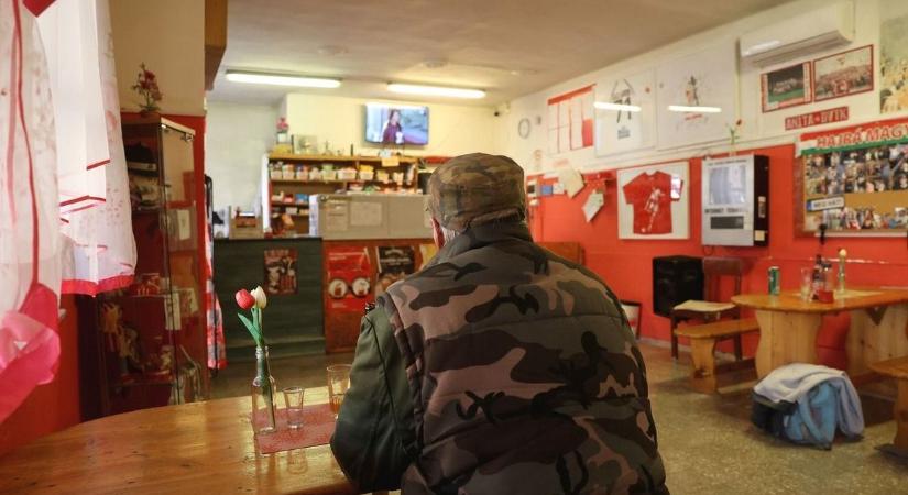 Döbbenet! Fegyvert ragadott egy vendég, azzal rendezte a kocsmai vitát Hajdú-Biharban!