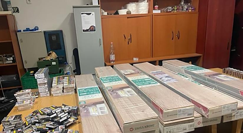 Parkettába rejtette a szajrét, padlóra küldheti a bírság