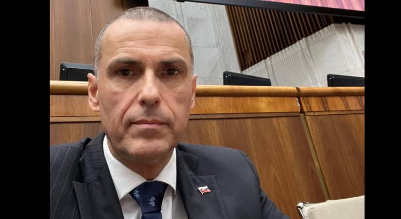 Žilinka: Törvénysértő volt a mentőtender leállítása