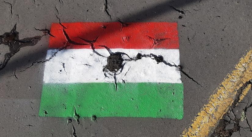 Közös megemlékezésre várják a szombathelyieket ma az 56-osok terén