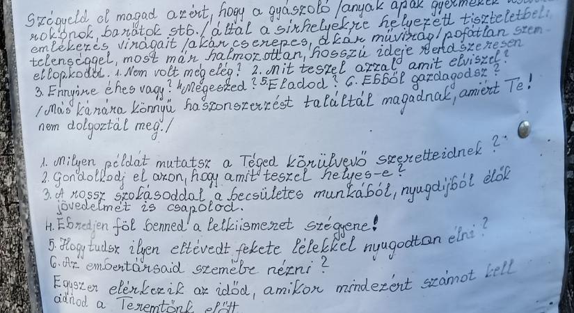 Visszatérő sírtolvajnak üzent valaki a mohácsi temetőben hagyott levéllel