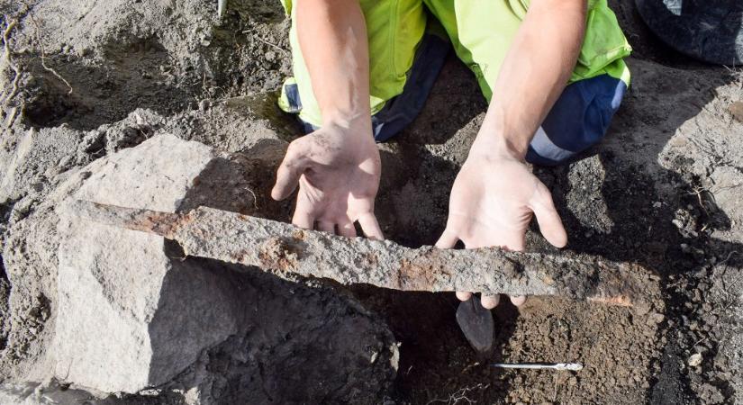Viking kardokat és sírokat találtak svéd régészek