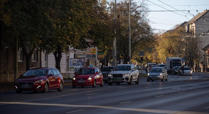 Brutál dugó minden reggel a körúton, november közepéig tart a felújítás