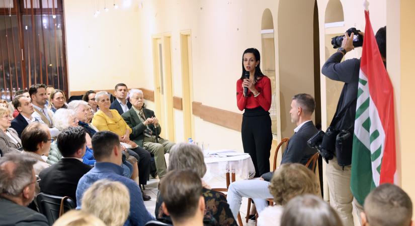 Mondjunk nemet a háborúra! A Digitális Polgári Körök országjárása Újbudára érkezett