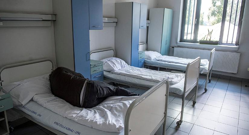 Tollal szúrta szemen betegtársát egy pszichiátriai osztályon kezelt férfi