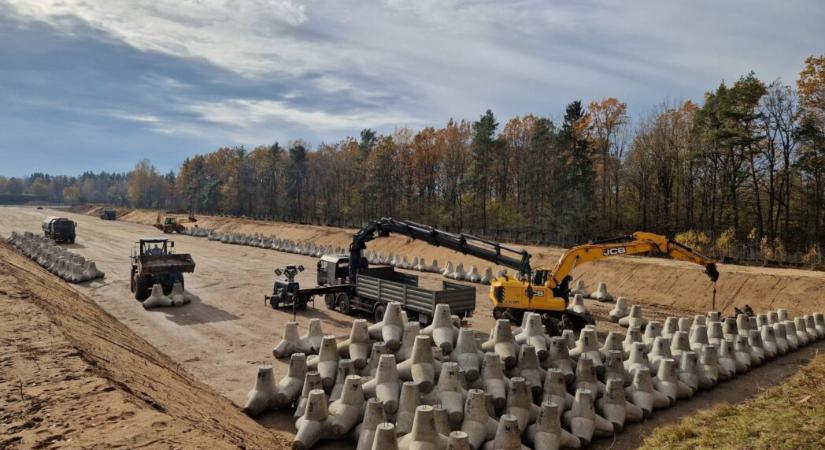 Lengyelország felgyorsítja a „Keleti Pajzs” nevű védelmi vonal kiépítését