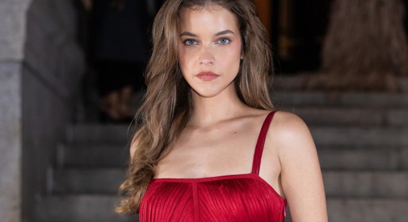 Palvin Barbi felvette élete legszebb ruháját: talpig pirosban mutatta meg tökéletes alakját, mindenki csak őt bámulta