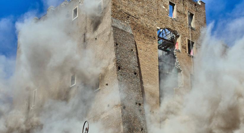 Összeomlott egy középkori torony Rómában, egy munkás meghalt