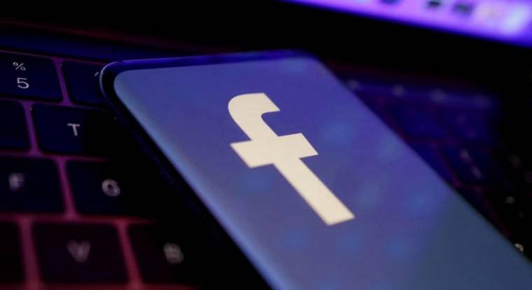 A Facebook mostantól engedélyezi a privát csoportok nyilvánossá tételét