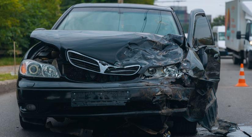 Durva baleset: hárman sérültek meg a hármas karambolban