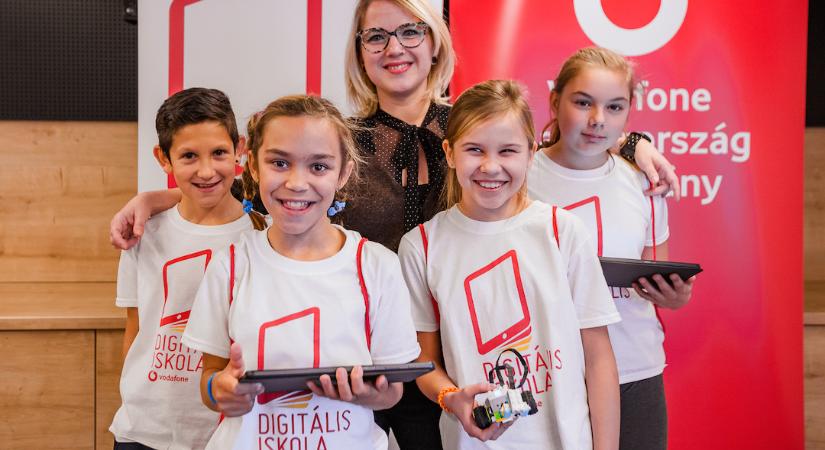 20 millió eurót fektet a digitális készségek és az oktatás fejlesztésébe a Vodafone Csoport