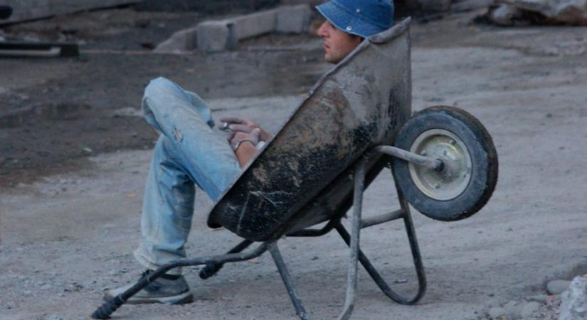 Közel tízéves mélyponton a lakásépítések, szeptemberben a lakáshitelezés is csúnyán visszaesett