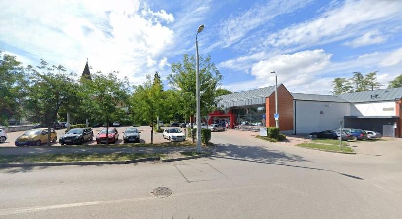 Nagy a felháborodás: valóban ez lesz a forgalmas szupermarket helyén? Utánajártunk