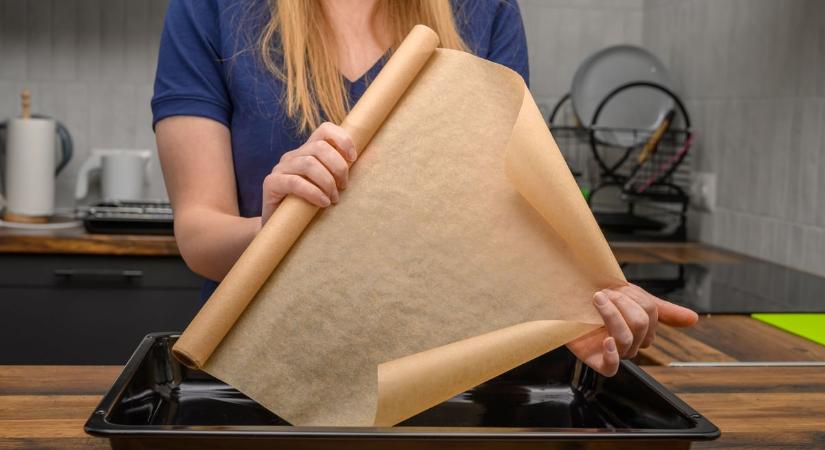 Felejtsd el a régi módszert, mostantól így használd a sütőpapírt!