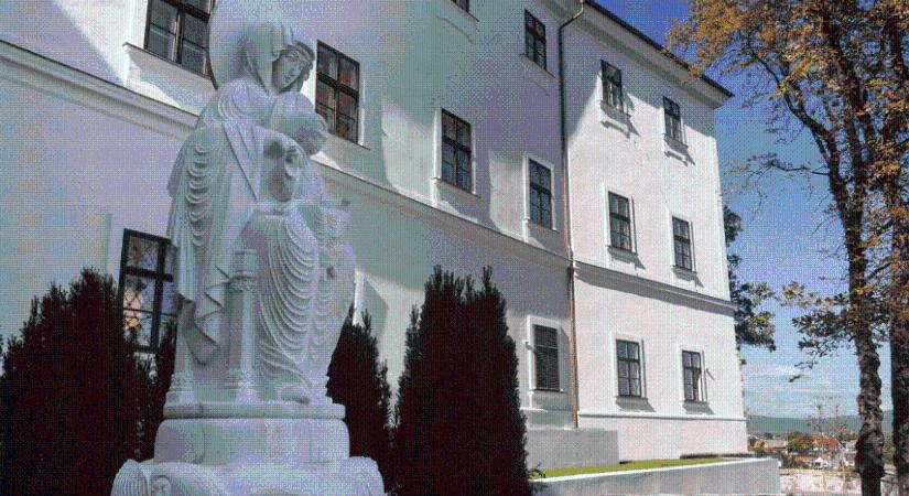 Ógörög technikával készült Veszprém új Mária-szobra