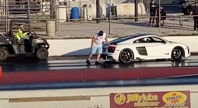 Leragadt az autó a gyorsulási versenyen, aztán az is, aki megpróbálta kimenteni – VIDEÓ