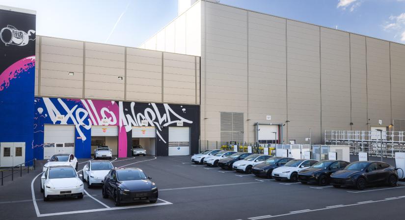 Megkezdődött az olcsó Model Y gyártása Berlinben